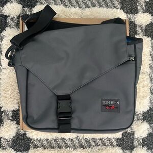 Like New Tom Bihn Makers Bag Gray/Blue Maker’s Messenger Bag Satchel Cafe